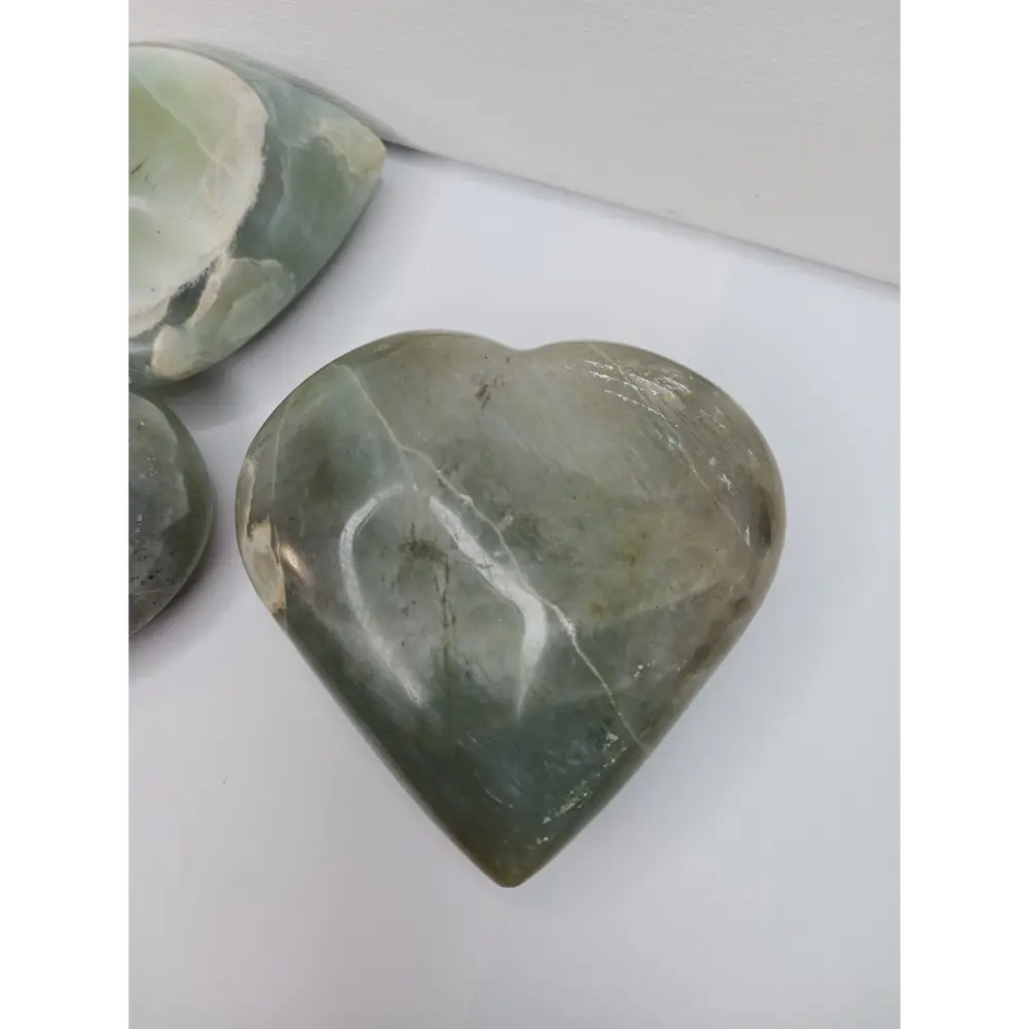 💚🌙 Green Moonstone Hearts 2.5–3.5’’ – Renewal and Emotional Balance! ✨ - Carvings