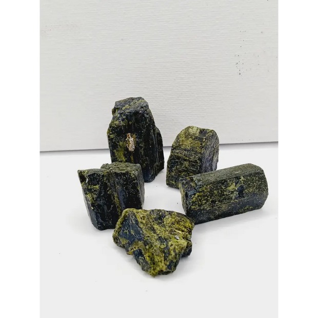 💚✨ Green Tourmaline Shaft – Healing Growth and Protection 🌱 - Specimens