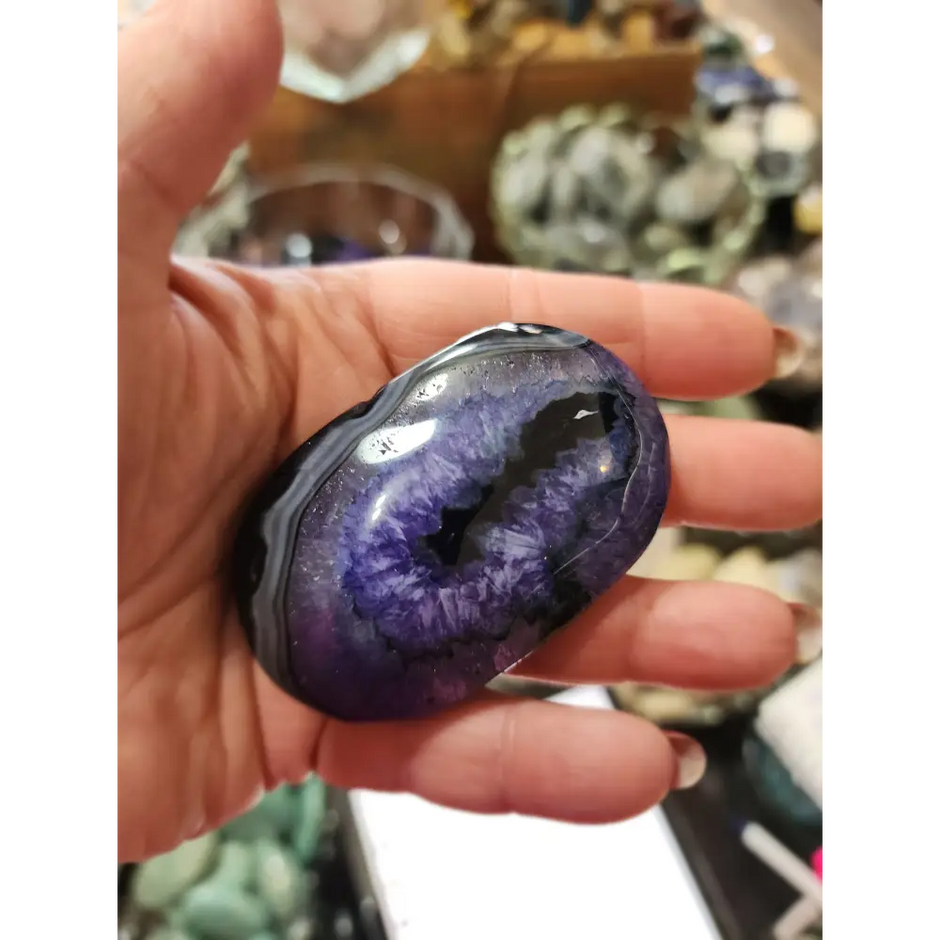 💜✨ Purple Dyed Agate Palmstone – Uplifting Energy & Peaceful Vibes! 🤲 - PALM
