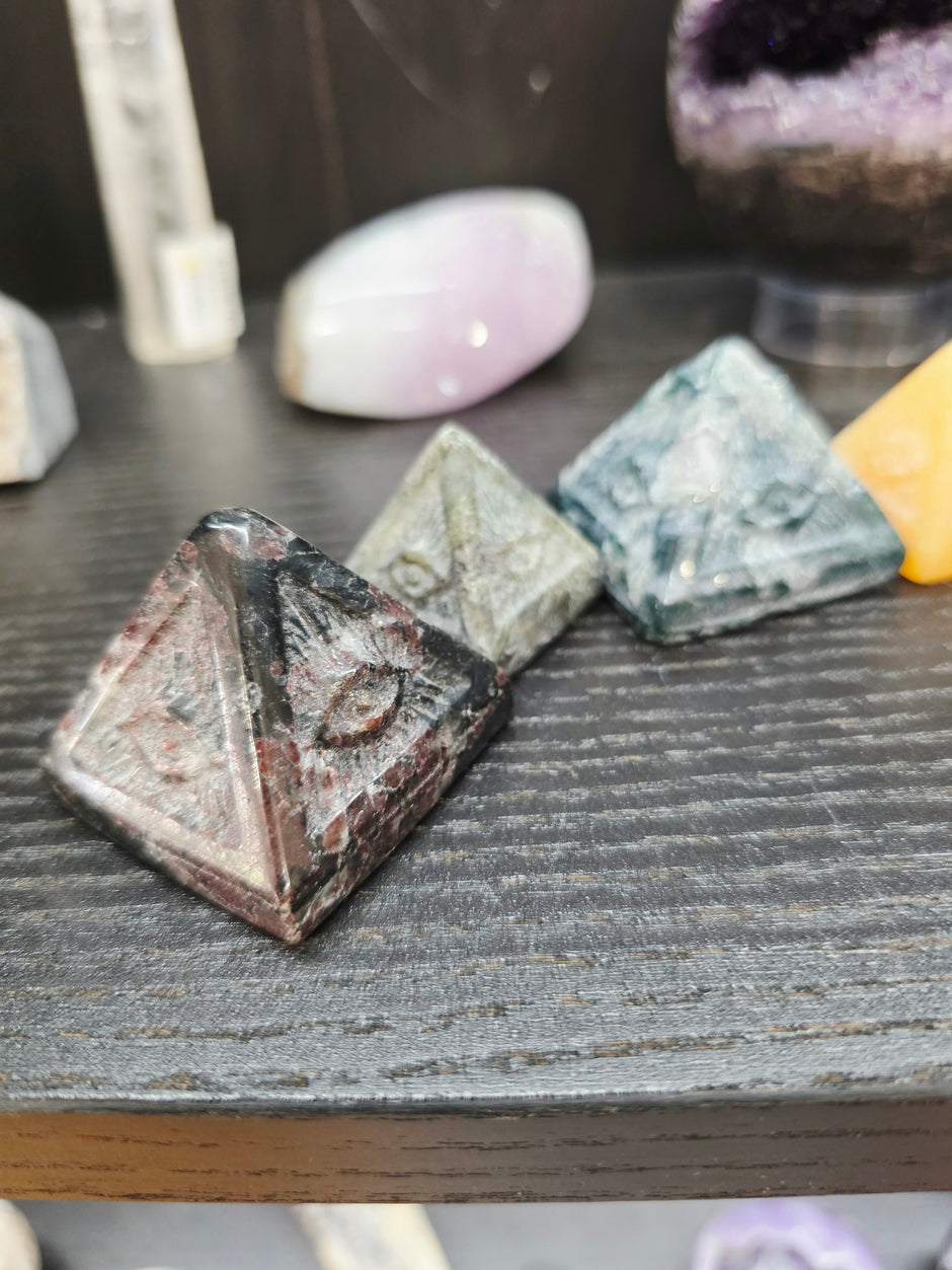 🔺👁️ Mini Pyramids – All Seeing Eye (Intuitive Pick) – Mystical Protection & Intuitive Wisdom! ✨