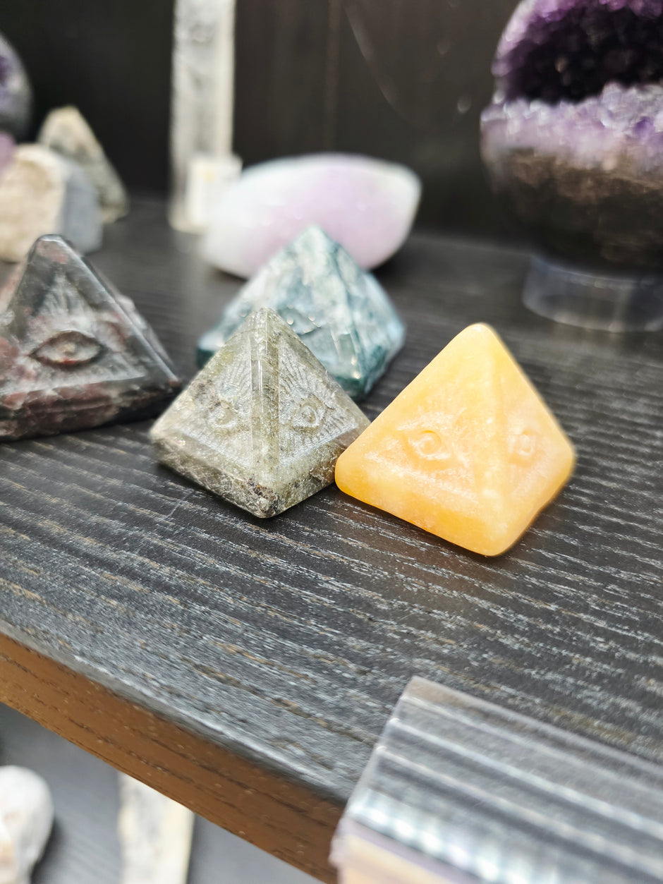 🔺👁️ Mini Pyramids – All Seeing Eye (Intuitive Pick) – Mystical Protection & Intuitive Wisdom! ✨