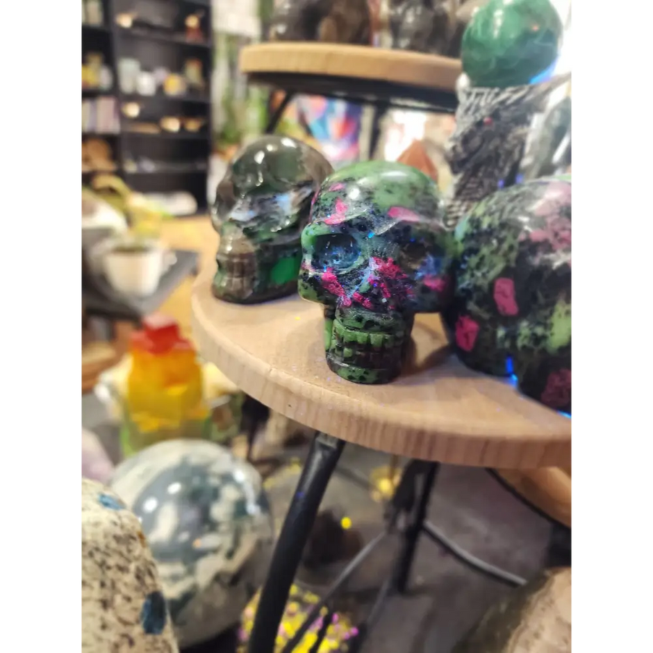 💀✨ Ruby Zoisite Skull (2.75’’) – Vitality Transformation & Heart Healing! 💚❤️ - Carvings