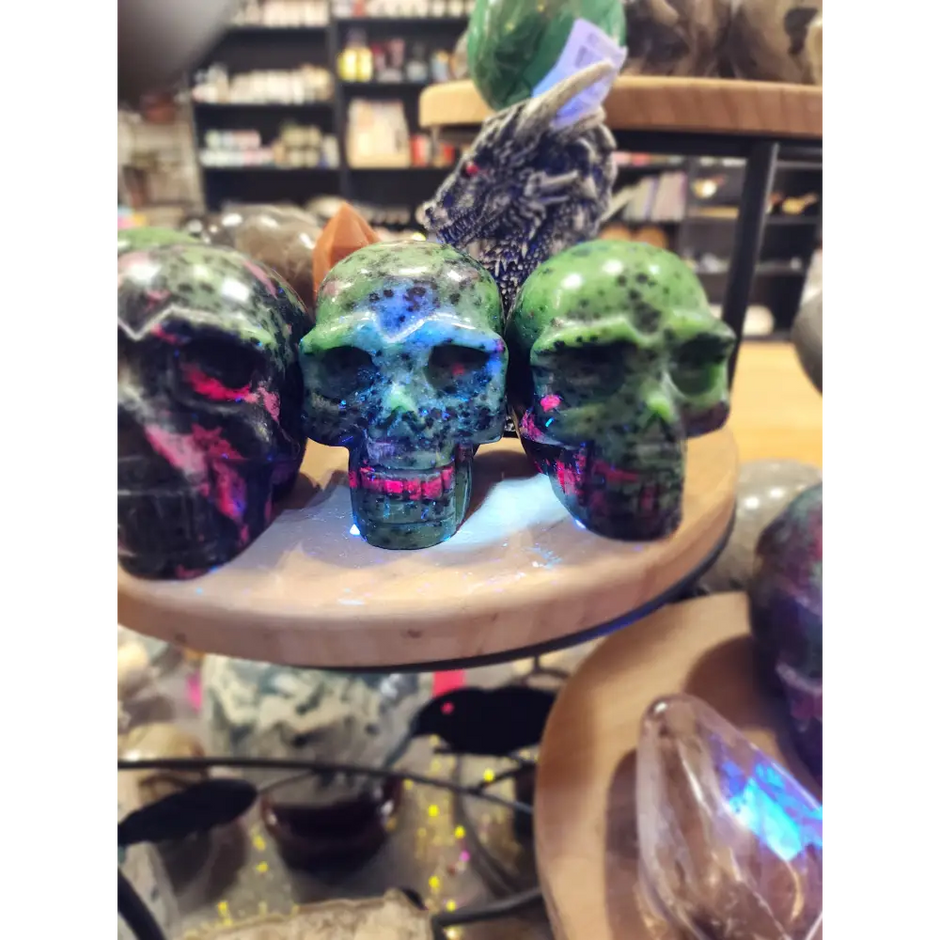 💀✨ Ruby Zoisite Skull (2.75’’) – Vitality Transformation & Heart Healing! 💚❤️ - Carvings